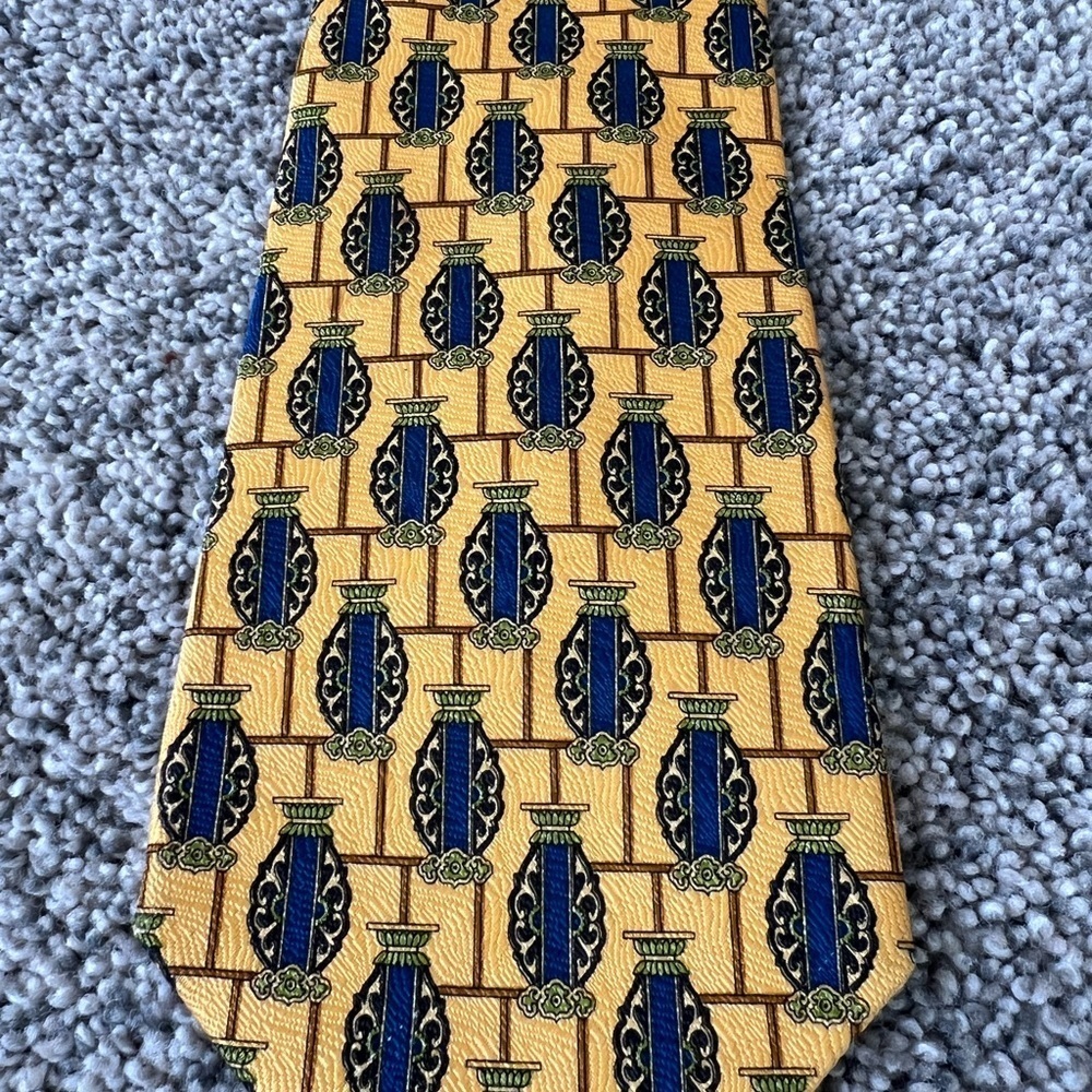 Vintage Paul Fredrick Yellow  100% Italian Silk Neck Tie Hand Tailored USA Made - Picture 7 of 7